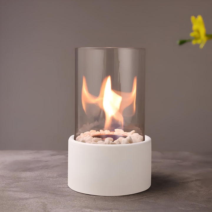 Decoratieve Lumora olielamp. Sfeervolle vlam en robuuste metaal-glas constructie.