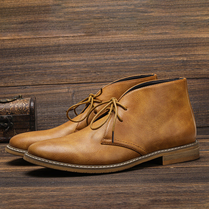 Klassieke heren desert boots van elegant leer, stevige rubberen zool, tijdloos ontwerp, veelzijdig te combineren.