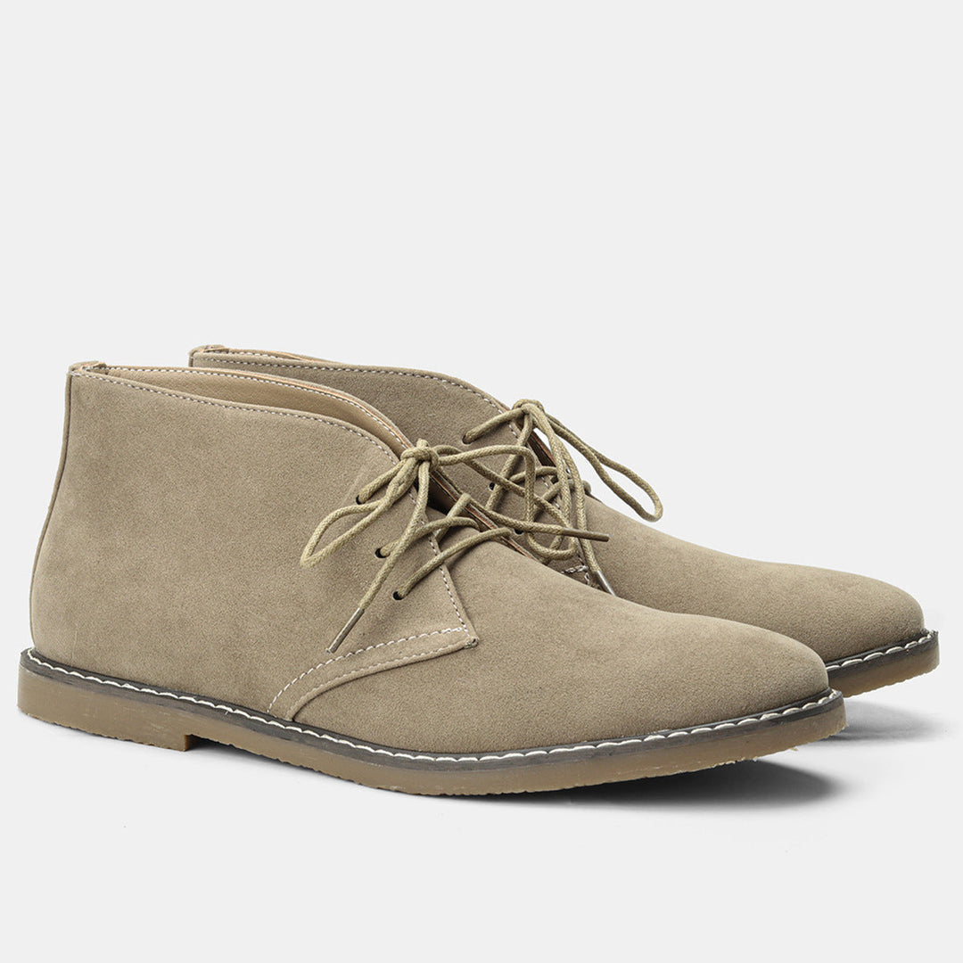 Klassieke heren desert boots van elegant leer, stevige rubberen zool, tijdloos ontwerp, veelzijdig te combineren.