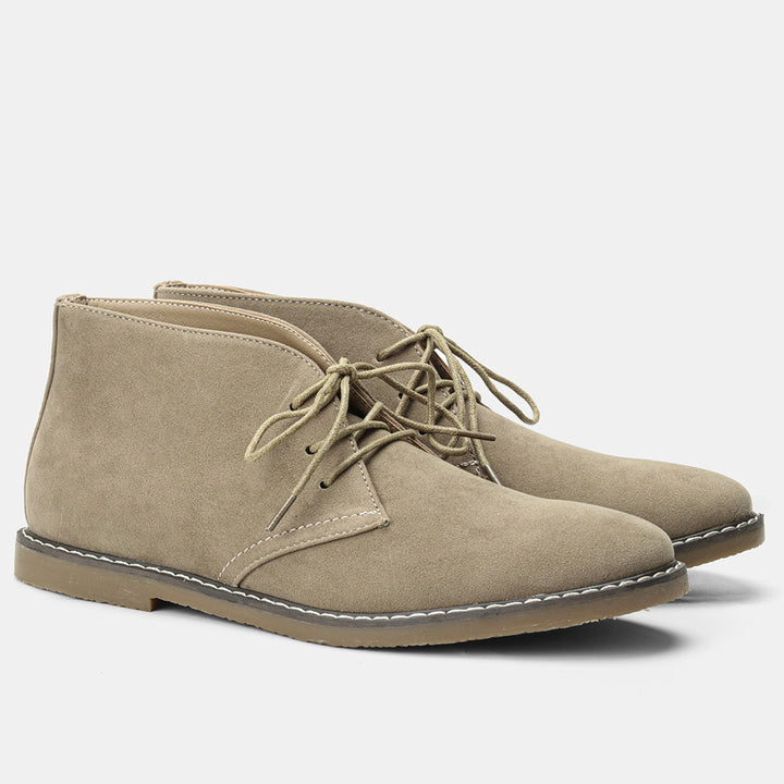 Klassieke heren desert boots van elegant leer, stevige rubberen zool, tijdloos ontwerp, veelzijdig te combineren.