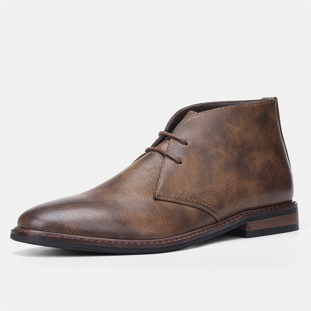 Klassieke heren desert boots van elegant leer, stevige rubberen zool, tijdloos ontwerp, veelzijdig te combineren.
