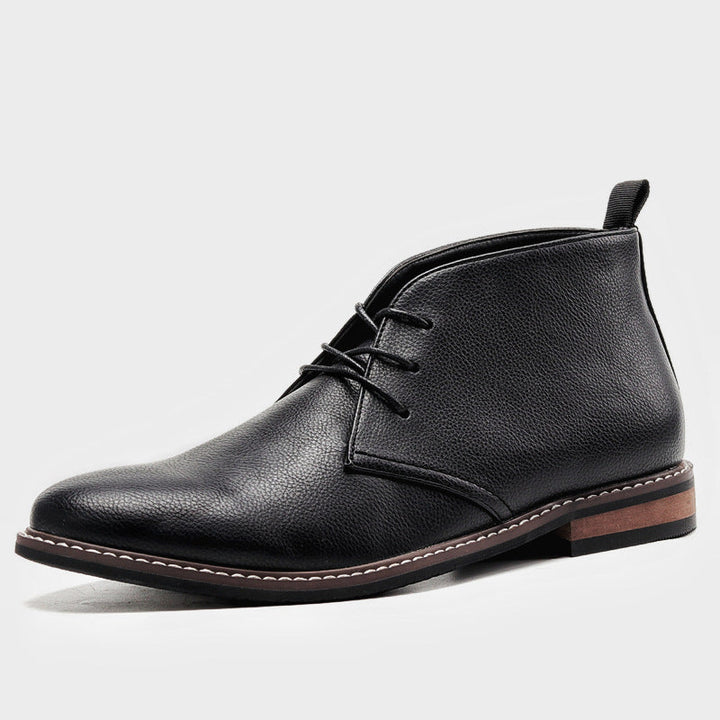 Klassieke heren desert boots van elegant leer, stevige rubberen zool, tijdloos ontwerp, veelzijdig te combineren.