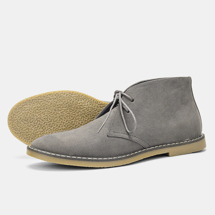 Klassieke heren desert boots van elegant leer, stevige rubberen zool, tijdloos ontwerp, veelzijdig te combineren.