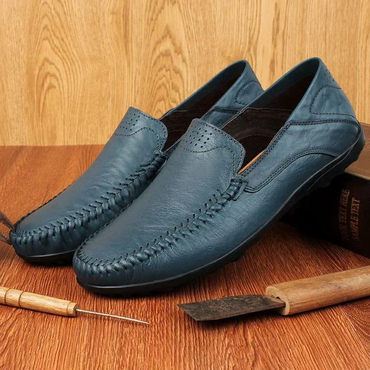 Klassieke herenloafers van luxe Italiaans leer, bruin, met comfortabele binnenzool en antislip buitenzool.
