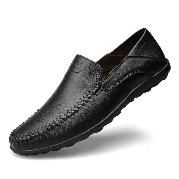Klassieke herenloafers van luxe Italiaans leer, bruin, met comfortabele binnenzool en antislip buitenzool.