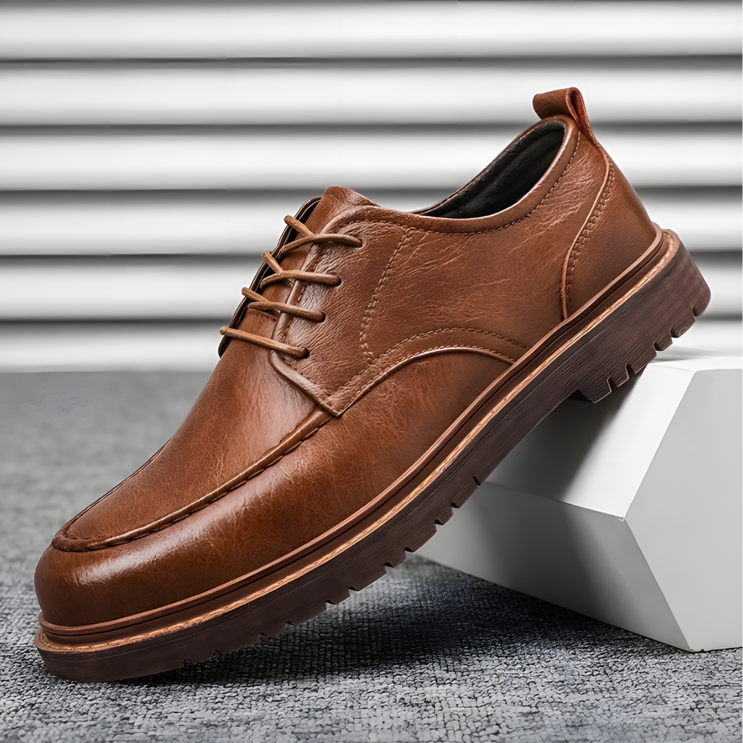 Elegante herenschoenen, bruin gekleurde veterschoenen voor een stijlvolle outfit.