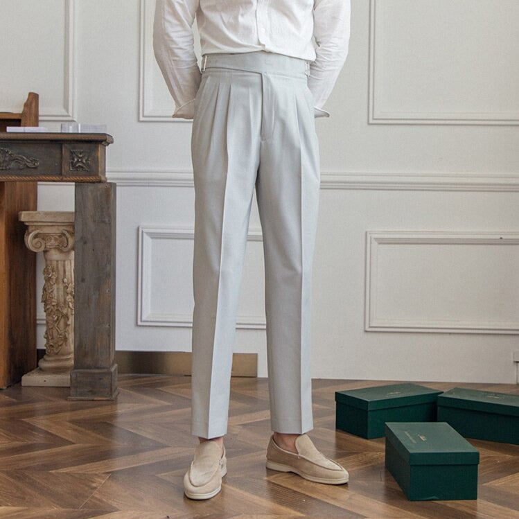 Klassieke herenbroek met elegante gesp, tijdloos design, ideaal voor kantoor en vrije tijd, comfortabel en stijlvol.