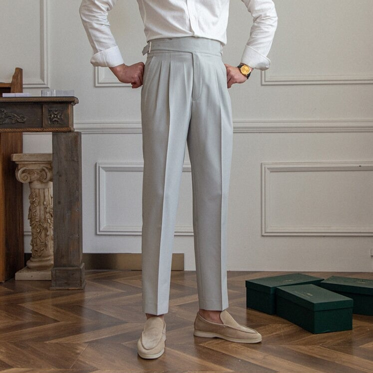 Broek voor mannen met gesp, hoge kwaliteit stof en afwerking.