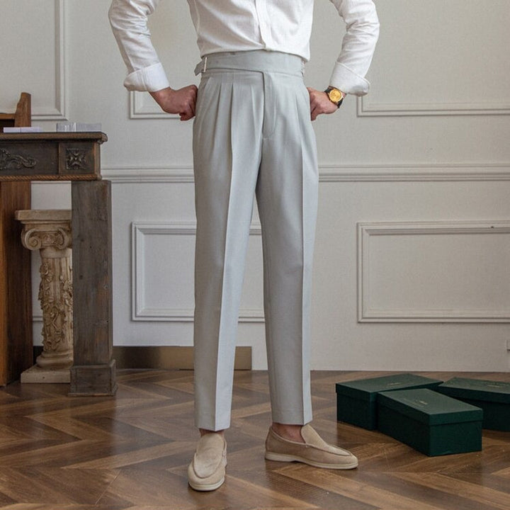 Broek voor mannen met gesp, hoge kwaliteit stof en afwerking.