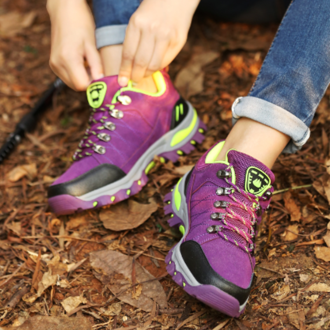 Klassieke orthopedische damesschoenen met antislipzool, ideaal voor wandelen, verkrijgbaar in de kleuren grijs, paars, rozerood en zwart.