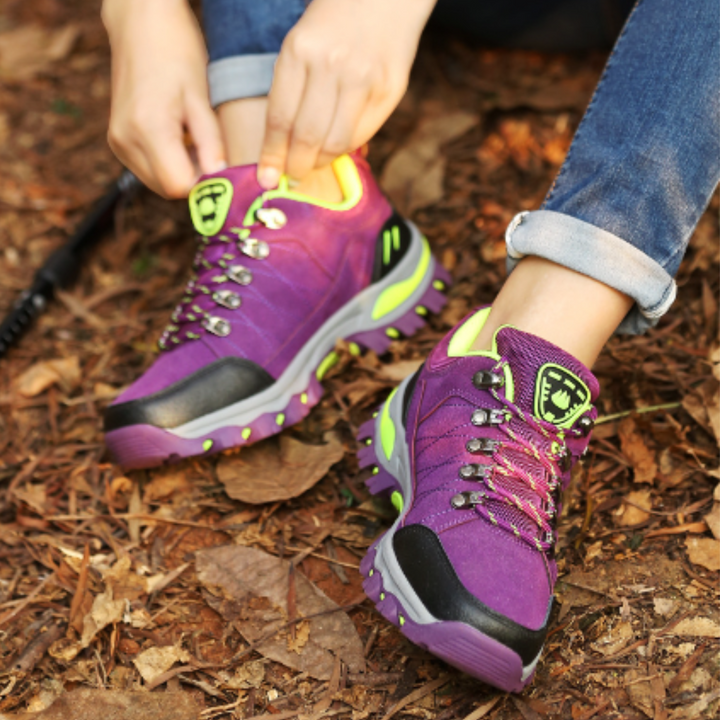 Klassieke orthopedische damesschoenen met antislipzool, ideaal voor wandelen, verkrijgbaar in de kleuren grijs, paars, rozerood en zwart.