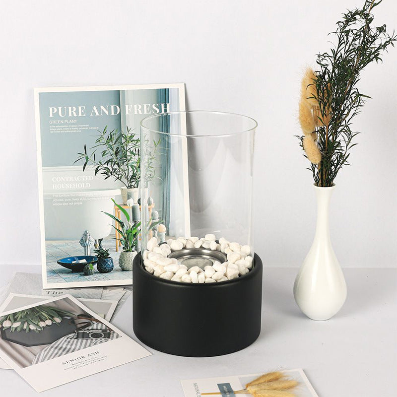 Klassieke Sandsberg olielamp van metaal en glas, met elegante decoratieve stenen voor stijlvolle verlichting in woonkamers.