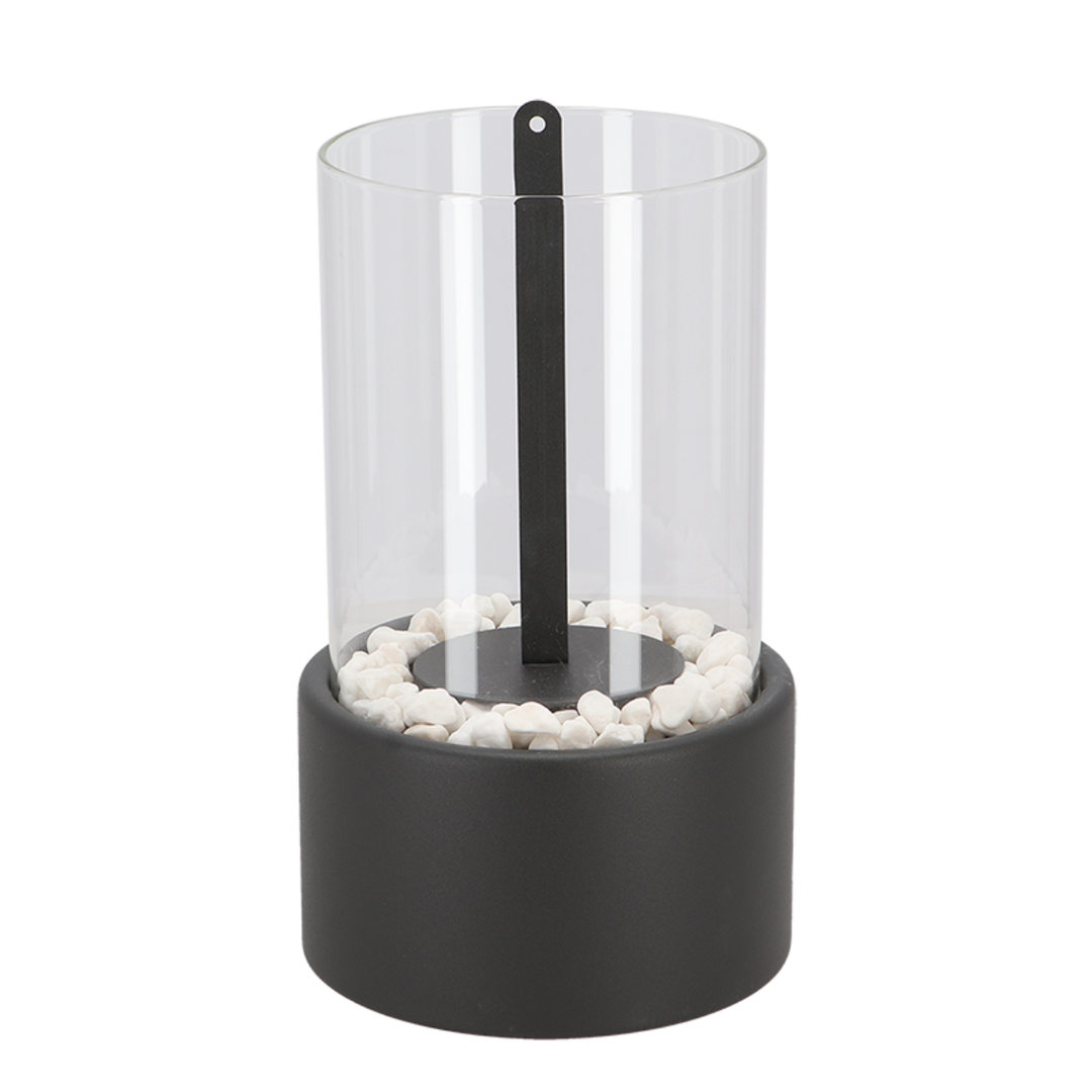 Klassieke Sandsberg olielamp van metaal en glas, met elegante decoratieve stenen voor stijlvolle verlichting in woonkamers.