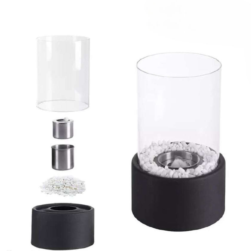 Klassieke Sandsberg olielamp van metaal en glas, met elegante decoratieve stenen voor stijlvolle verlichting in woonkamers.