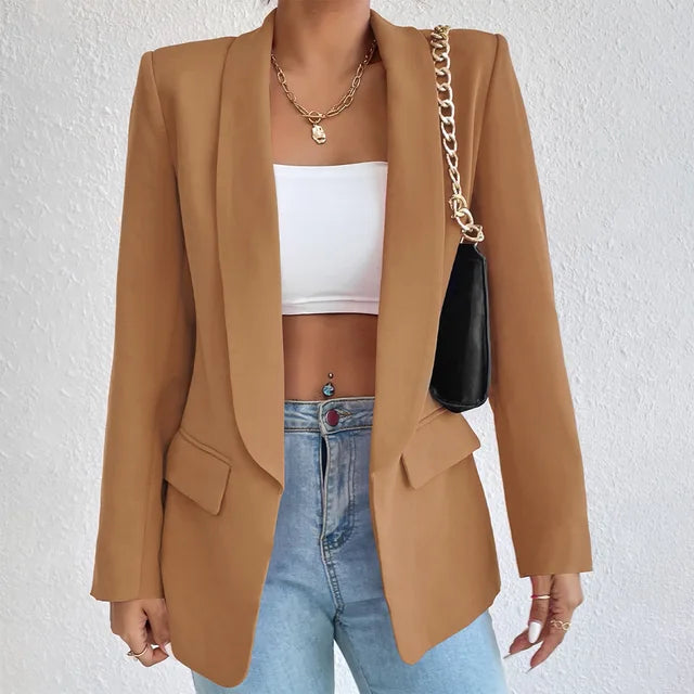 Heidi damesblazer met voorgevormde naden en discrete details voor een persoonlijke pasvorm.