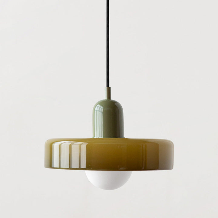 Ronde Bauhaus hanglamp, kleurrijk glas, design verlichting voor een modern interieur.