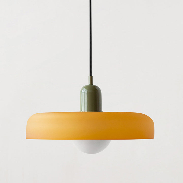 Sfeervolle Bauhaus hanglamp, kleurrijk glas, design verlichting voor een unieke sfeer.