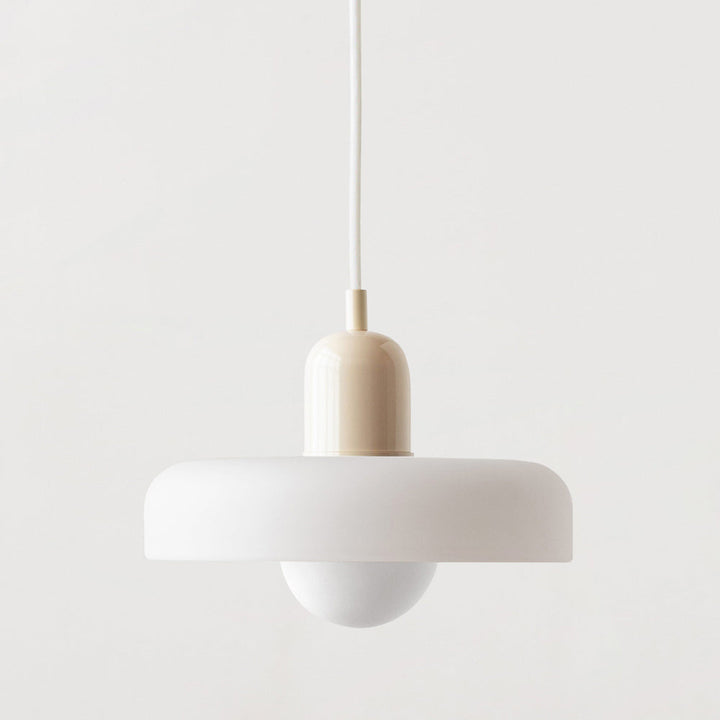 Sfeervolle glazen hanglamp, kleurrijk Bauhaus, uniek design.