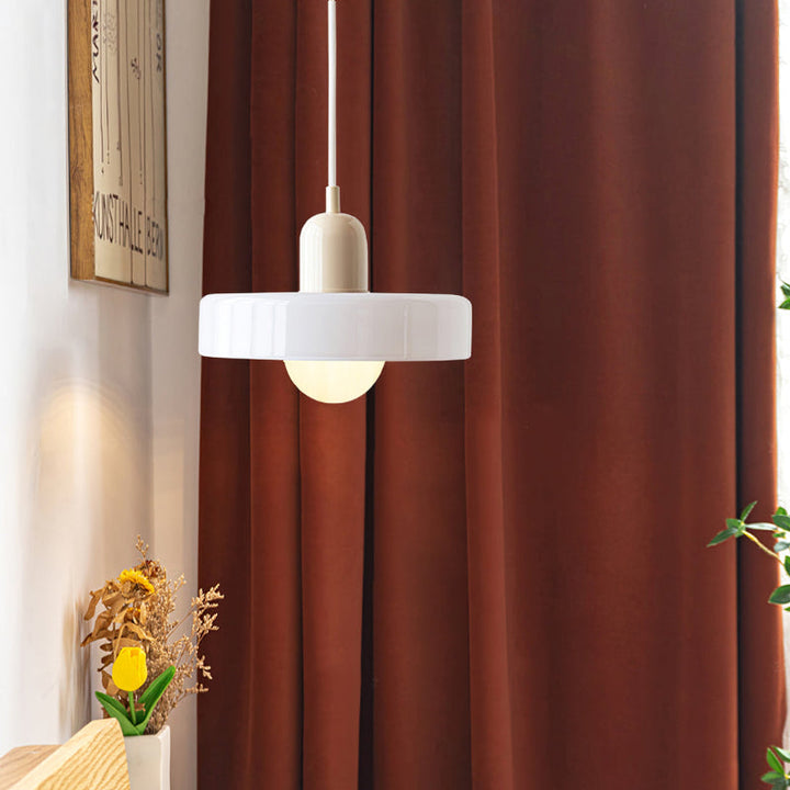 Ronde Bauhaus design hanglamp, kleurrijk glas.