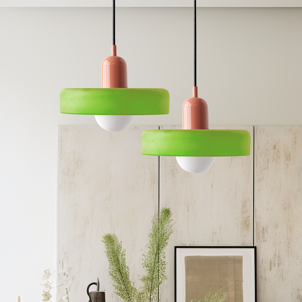 Ronde design hanglamp, kleurrijk Bauhaus.