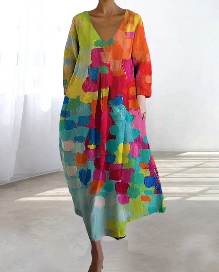 Comfortabele dames jurk met kleurrijke print en V-hals, ideaal voor zomerse dagen. Elegante mode.