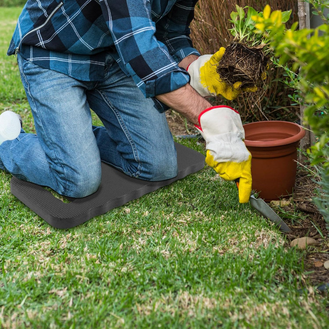 Comfortabel, antislip tuin kniekussen in lichtblauw voor ergonomisch werken op harde oppervlakken, ideaal voor planten