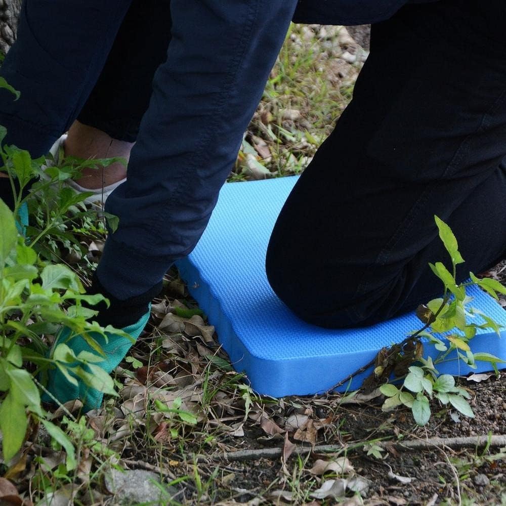 Comfortabel, antislip tuin kniekussen in lichtblauw voor ergonomisch werken op harde oppervlakken, ideaal voor planten