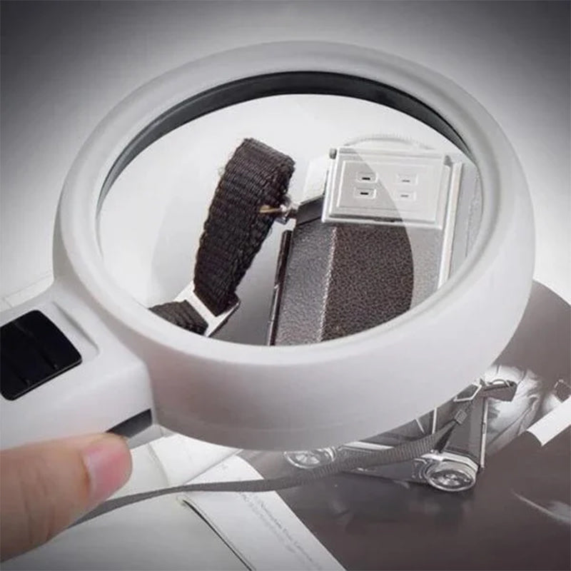 Compact 30x optisch vergrootglas met LED-licht, strakke lijnen, ideaal voor detailobservatie en verbeterd zicht.