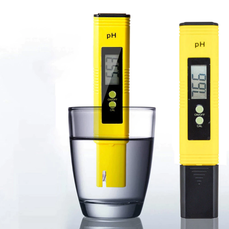 Compacte digitale LCD pH-meter weergegeven met accessoires voor waterkwaliteitstests.