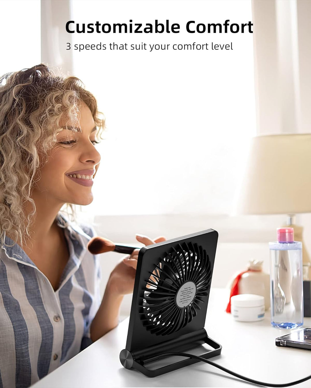 Compacte tafelventilator; stille koeling voor thuis, modern design, USB-voeding, ideaal voor op het bureau.