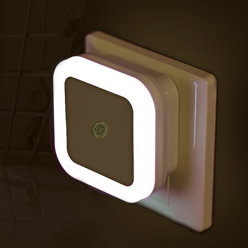 Compacte, elegante nachtlamp met sensor en drievoudige helderheid, ideaal voor ruimtebesparend modern interieur.