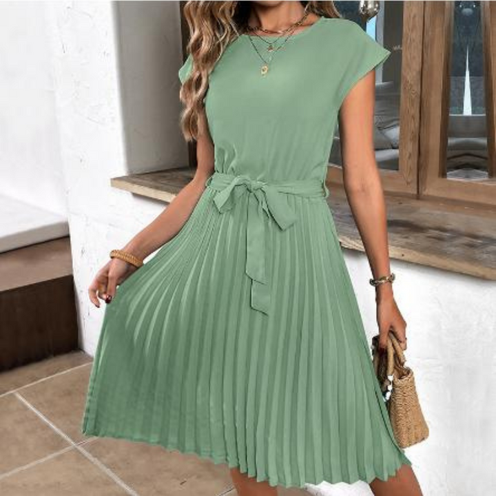 Elegant plissé minijurkje voor dames, met korte mouwen, in zachte kleuren en een flatterende pasvorm, perfect voor de zomer en verschillende gelegenheden.