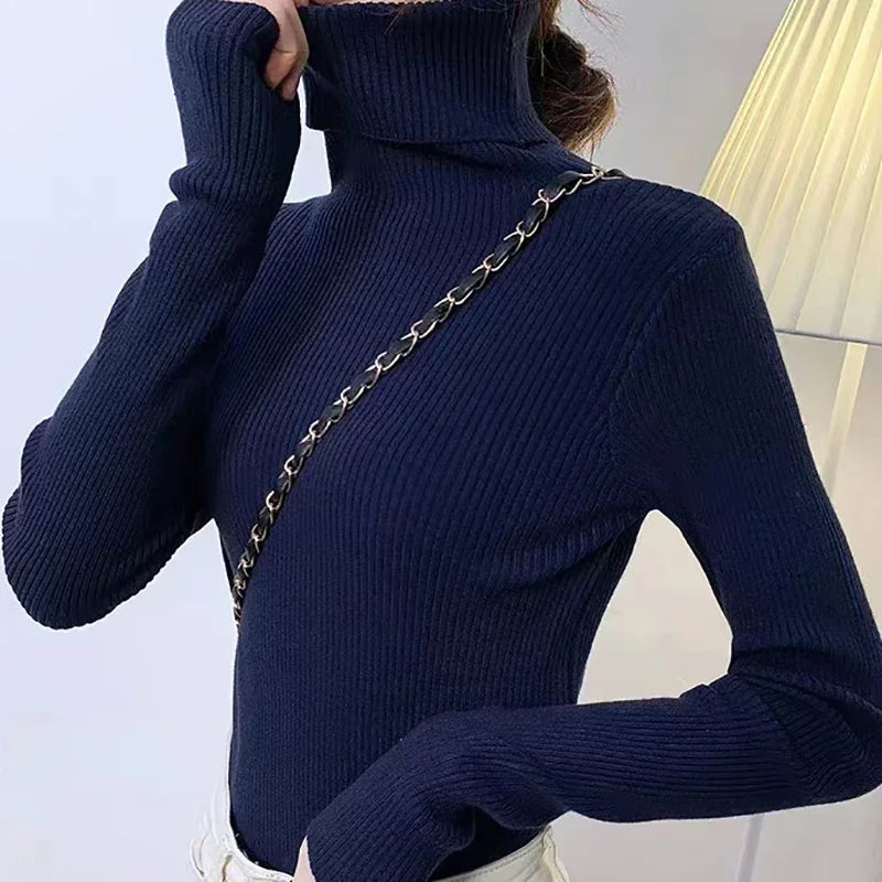 Knusse dames coltrui in beige, elegant, ideaal voor herfst/winter, veelzijdig te combineren voor koude dagen.