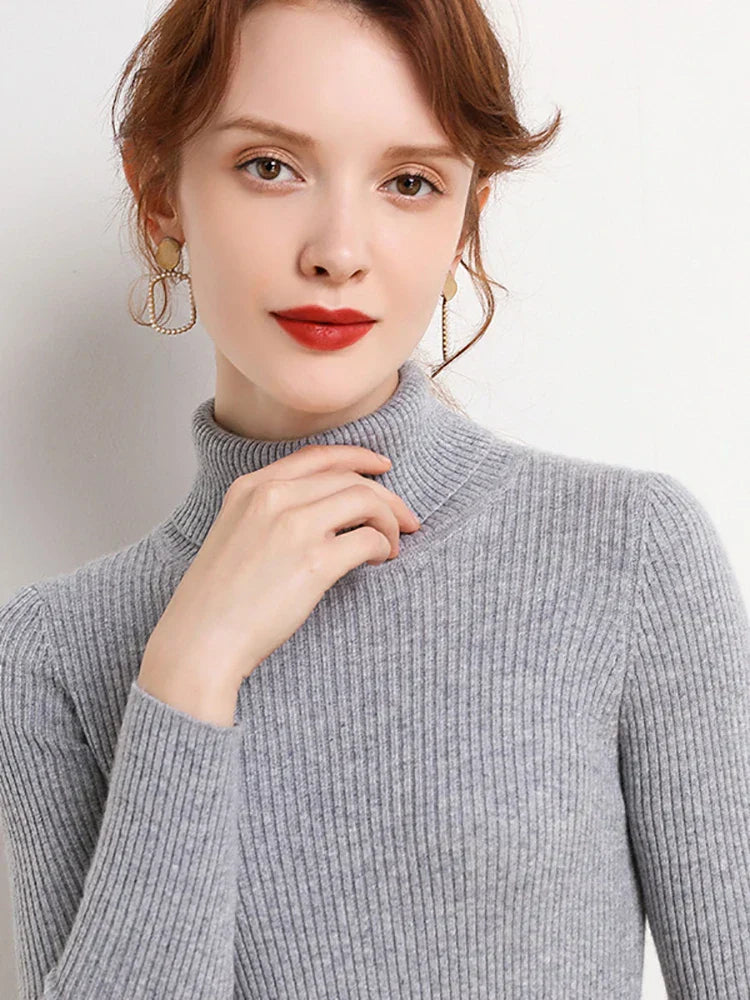 Knusse dames coltrui in beige, elegant, ideaal voor herfst/winter, veelzijdig te combineren voor koude dagen.