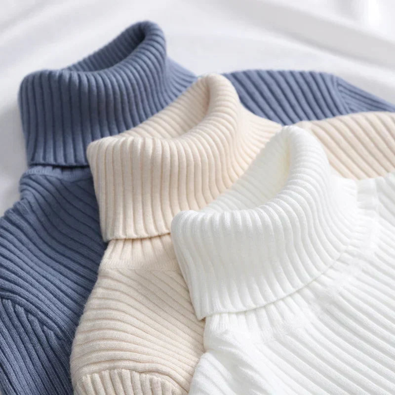 Knusse dames coltrui in beige, elegant, ideaal voor herfst/winter, veelzijdig te combineren voor koude dagen.