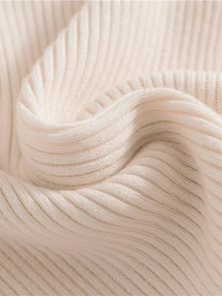 Knusse dames coltrui in beige, elegant, ideaal voor herfst/winter, veelzijdig te combineren voor koude dagen.