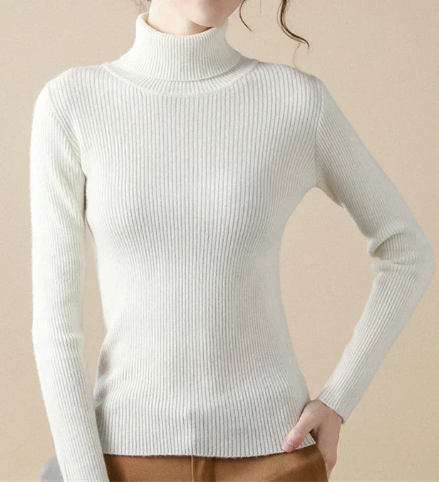 Knusse dames coltrui in beige, elegant, ideaal voor herfst/winter, veelzijdig te combineren voor koude dagen.