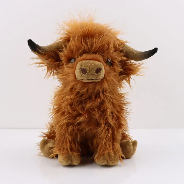 Moosie de knuffelkoe, bruin-wit, zacht pluche, geïnspireerd op Highland-runderen, ideaal voor alle leeftijden.