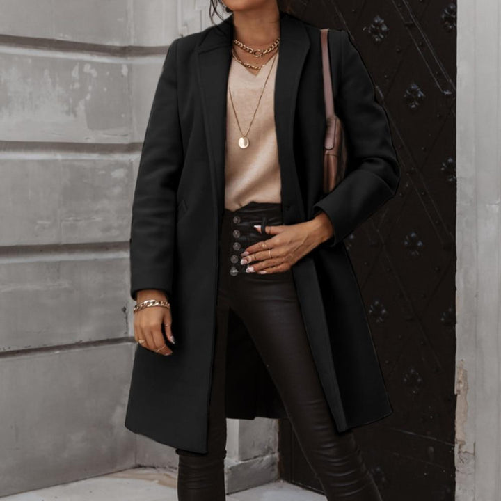 Tijdloze lange damesjas van kasjmier, een elegante en warme winter essential. Perfect voor modebewuste dames.