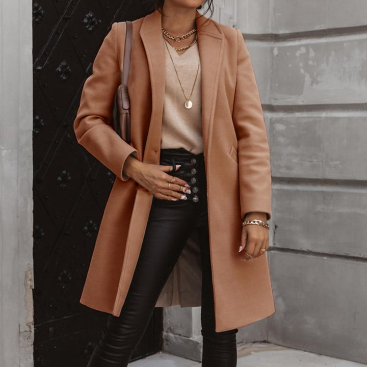 Elegante lange dames winterjas van zacht kasjmier, heerlijk warm en stijlvol. Perfecte dameskleding.