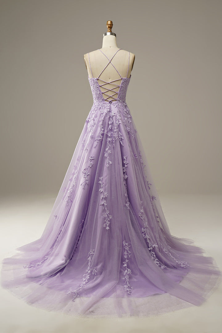 Elegante dames avondjurk van tule met delicate applicaties, perfect als feestjurk of formele galajurk.