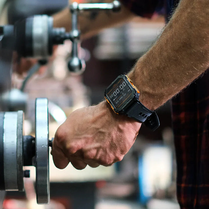 Duurzame militaire smartwatch met robuust design, AMOLED-scherm, titanium behuizing en gezondheidsfuncties, voor buitengebruik