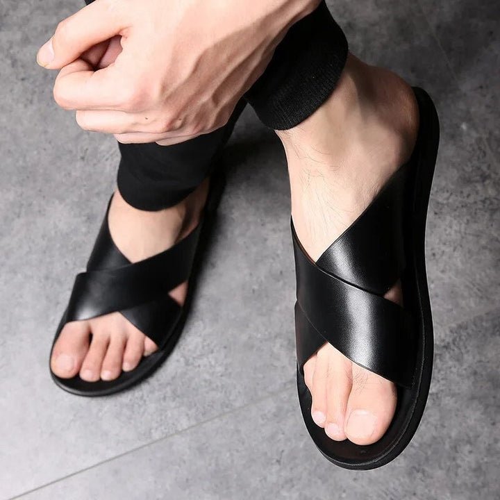 Heren casual antislip leren sandalen met gekruiste banden, ideaal voor comfortabele buitenactiviteiten.