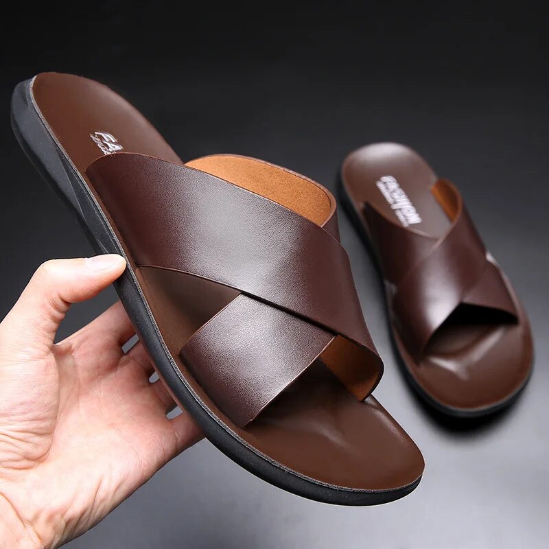 Heren casual antislip leren sandalen met gekruiste banden, ideaal voor comfortabele buitenactiviteiten.