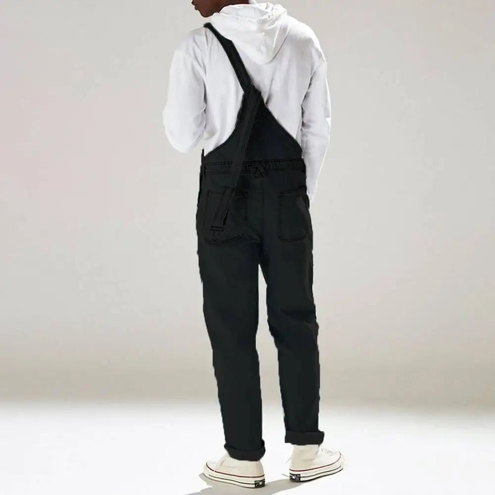 Casual denim jumpsuit voor dames, verstelbare bandjes, ruime zakken, robuust materiaal, veelzijdige look.