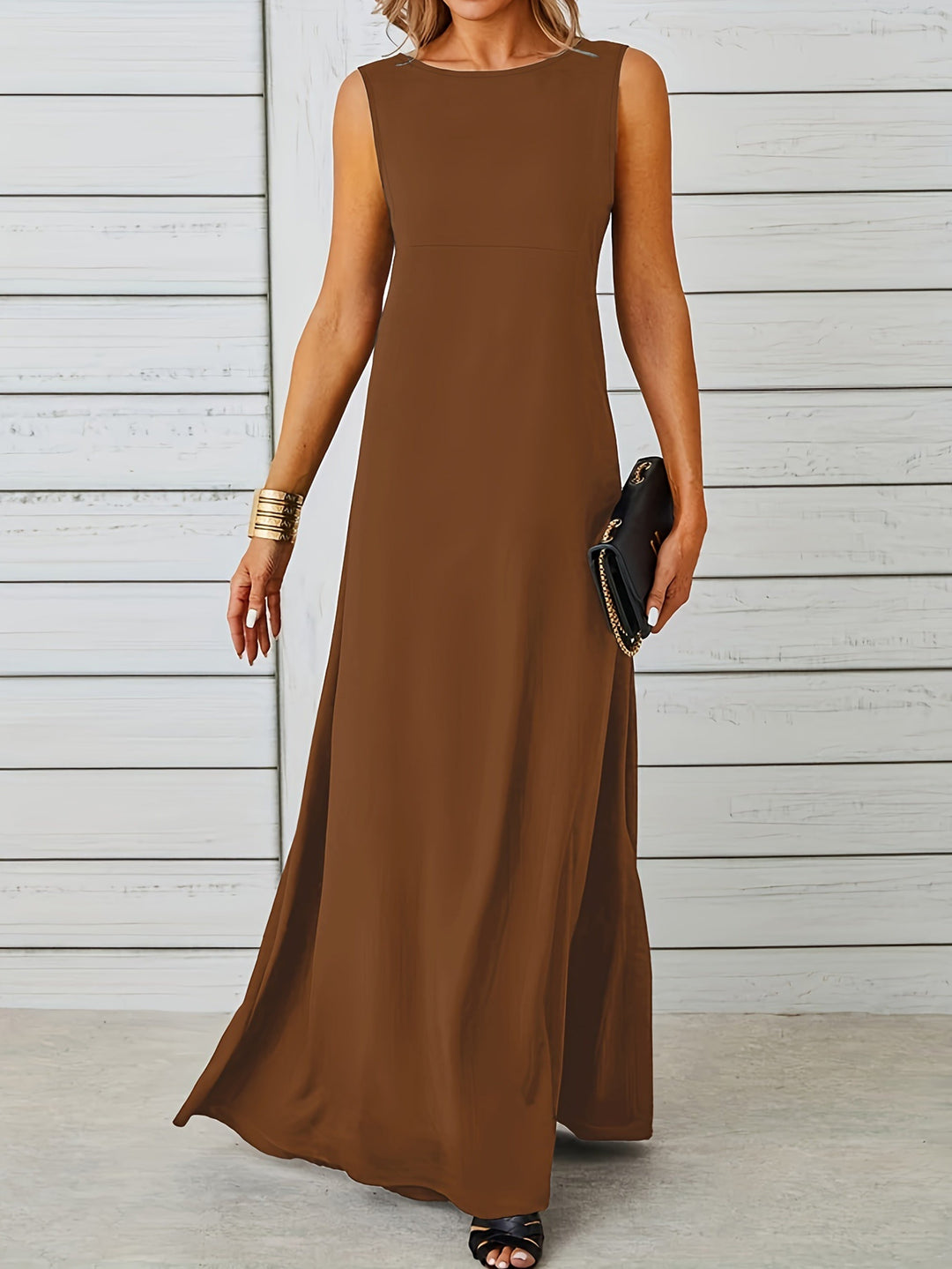 Emelia Maxi-jurk casual beige met elegante pasvorm voor zomer en lente.