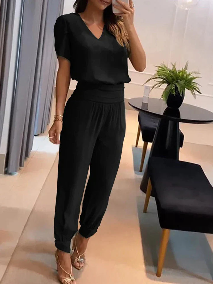 Casual dames set met top en broek in verschillende kleuren, ideaal voor dagelijks gebruik en gelegenheden, eigentijdse elegantie.