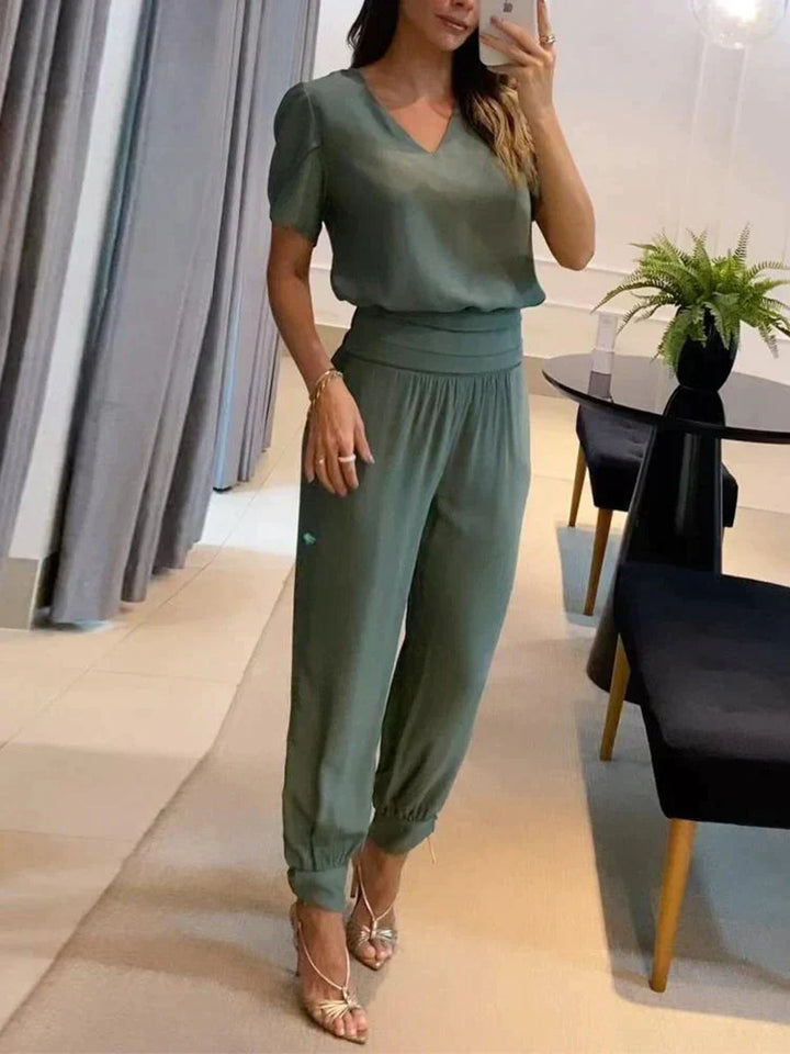 Casual dames set met top en broek in verschillende kleuren, ideaal voor dagelijks gebruik en gelegenheden, eigentijdse elegantie.