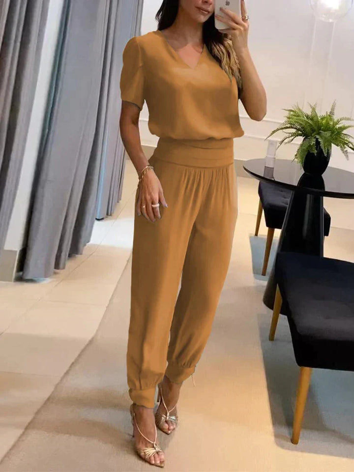 Casual dames set met top en broek in verschillende kleuren, ideaal voor dagelijks gebruik en gelegenheden, eigentijdse elegantie.
