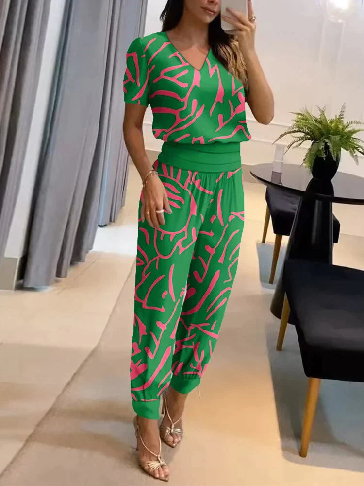 Casual dames set met top en broek in verschillende kleuren, ideaal voor dagelijks gebruik en gelegenheden, eigentijdse elegantie.